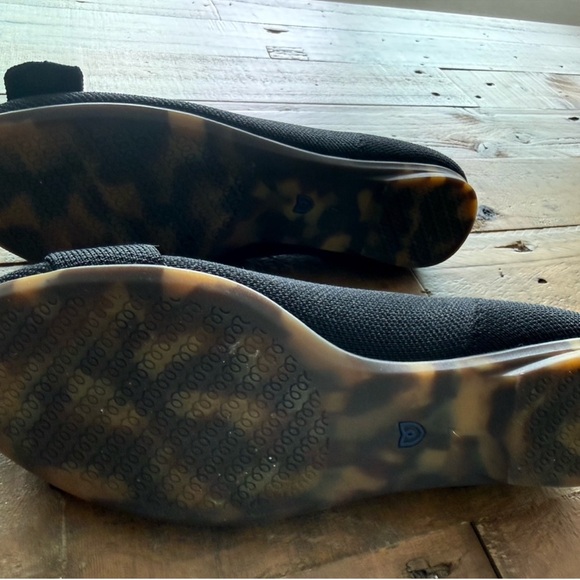 Rothy’s The Emblem Flat in Black w/ Gold Buckle - 7 - Picture 6 of 7